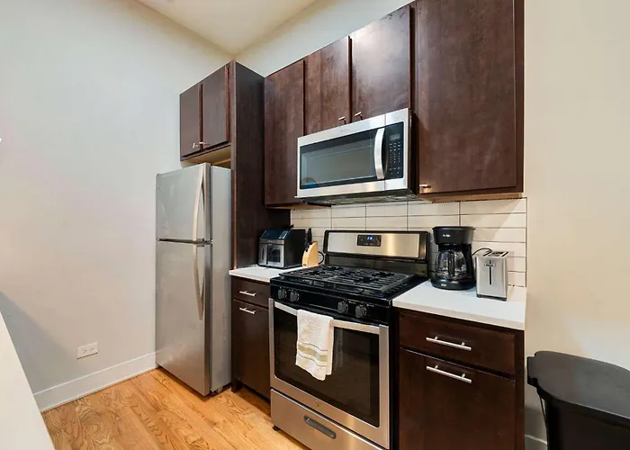 4br 3ba Pilsen Retreat - 10 Min From Downtown Apartamento