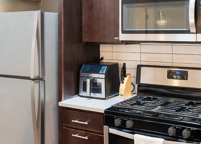 4br 3ba Pilsen Retreat - 10 Min From Downtown Chicago