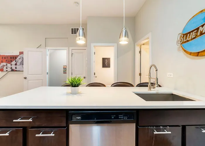 4br 3ba Pilsen Retreat - 10 Min From Downtown