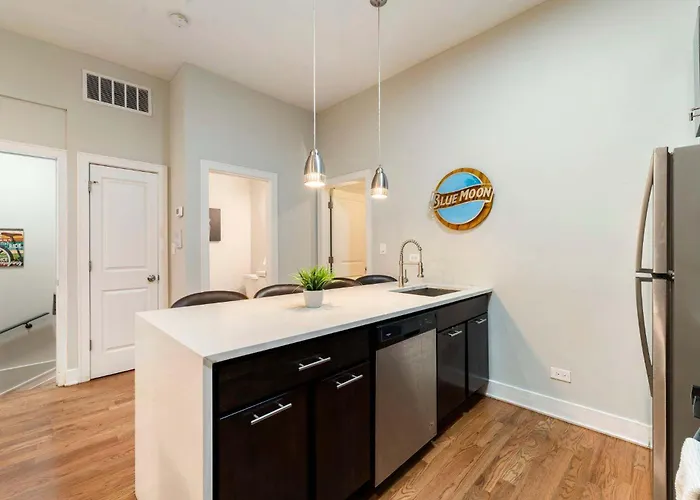 4br 3ba Pilsen Retreat - 10 Min From Downtown Apartamento
