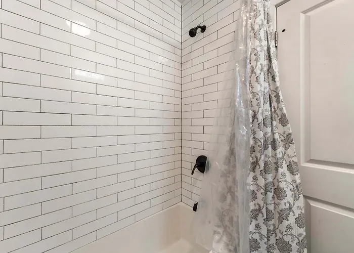 4br 3ba Pilsen Retreat - 10 Min From Downtown Apartamento